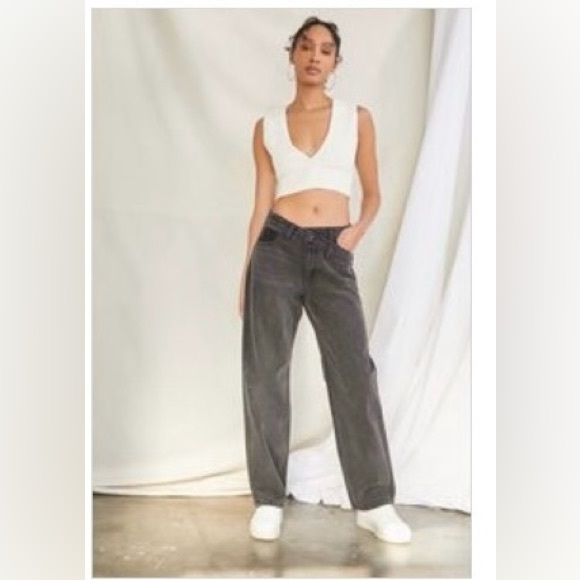 Crisscross Waist 90s Fit Jeans - Picture 9 of 9